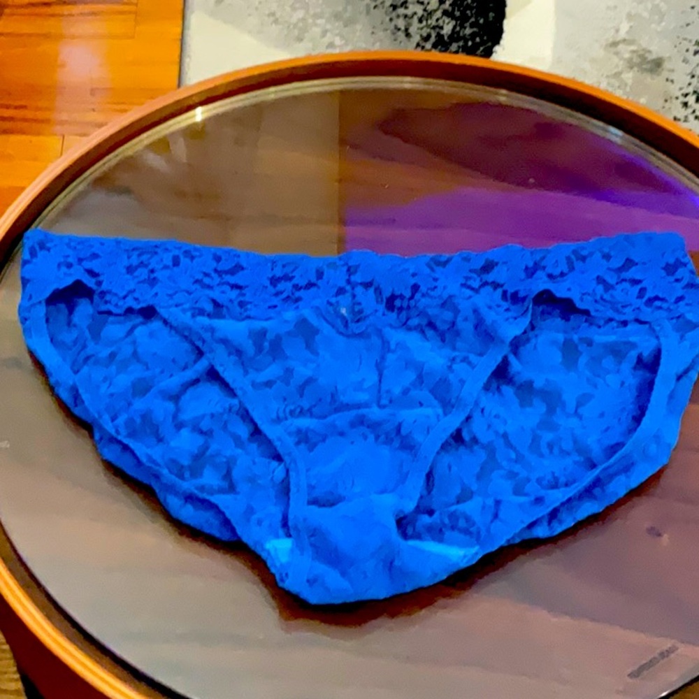 Hanky-panky, beautiful royal blue lace panties size large